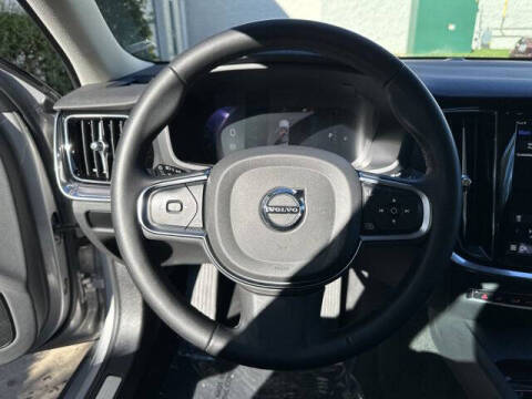 2024 Volvo S60 B5 Core Dark Theme