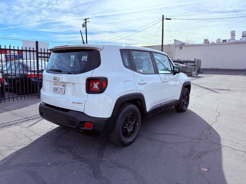 2017 Jeep Renegade Sport photo 6