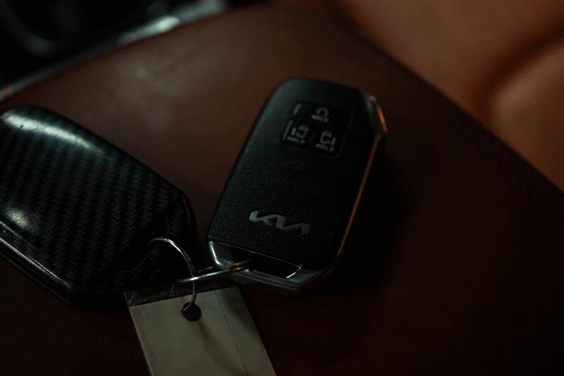 2023 Kia Carnival SX