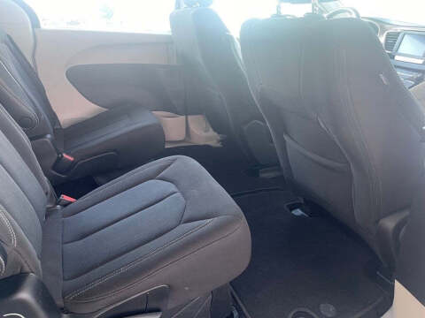 2022 Chrysler Voyager LX