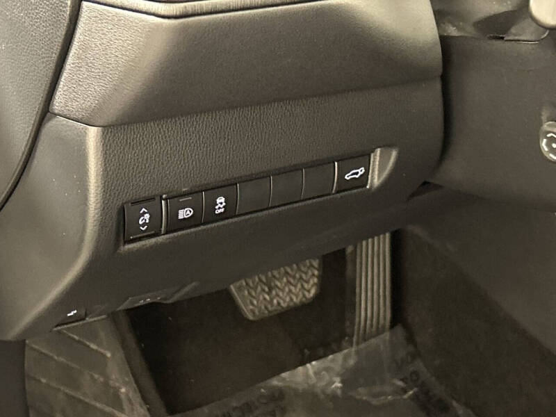 2023 Toyota Venza LE