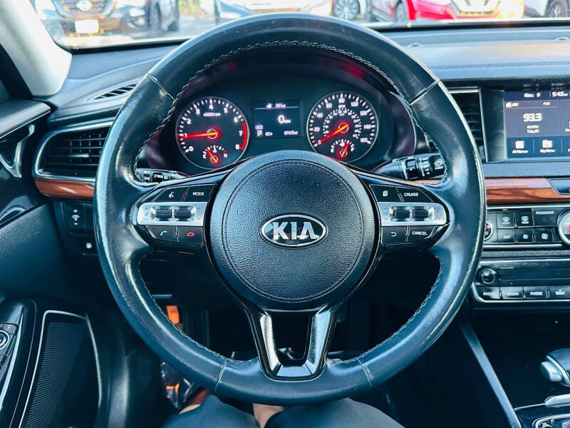 2018 Kia Cadenza Premium