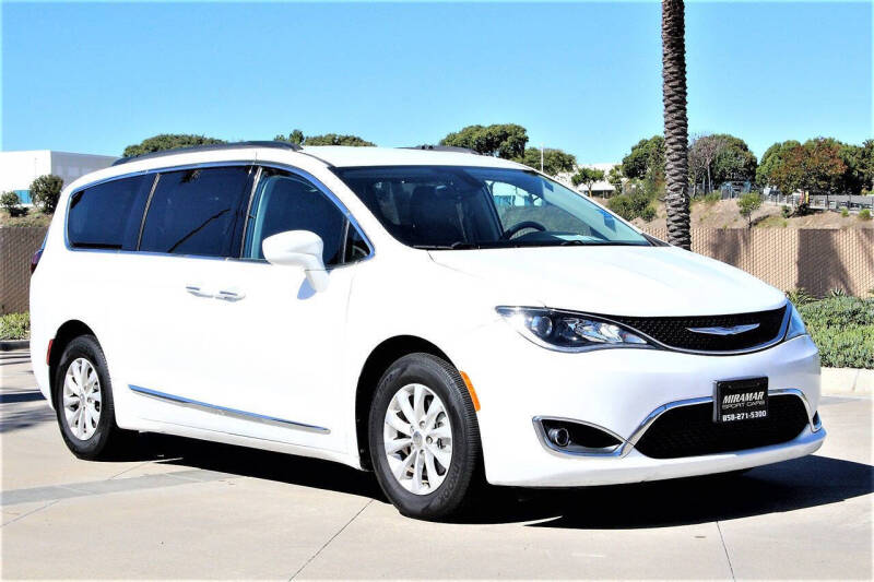 2017 Chrysler Pacifica Touring-L