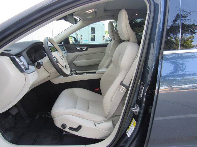 2023 Volvo XC60 B5 Plus Bright Theme