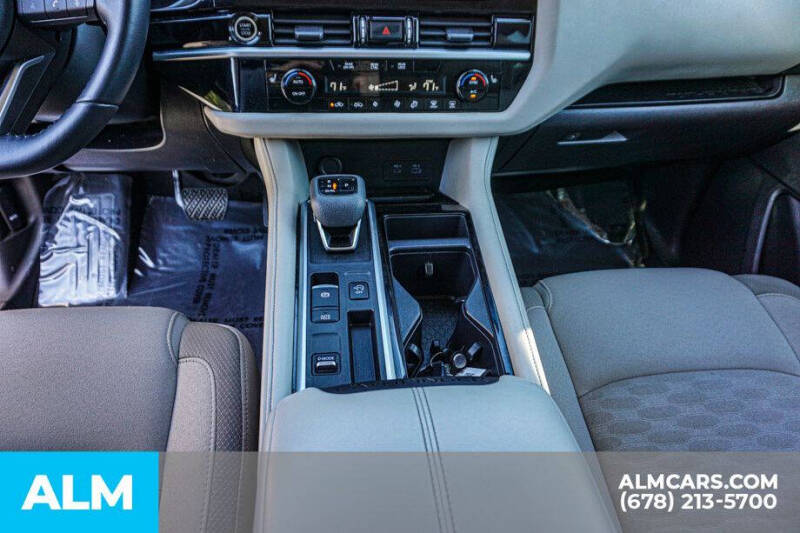 2024 Nissan Pathfinder SV