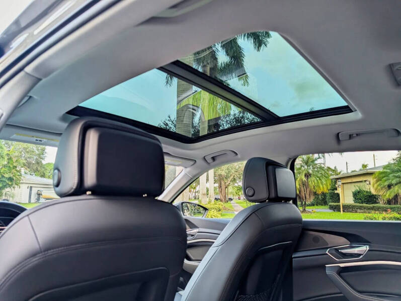 2021 Audi e-tron quattro Premium