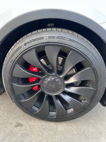 2023 Tesla Model Y Performance