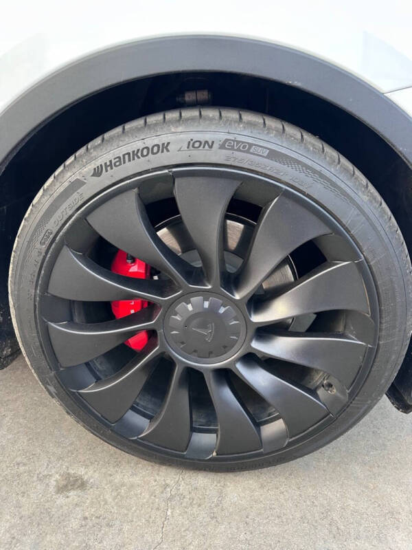 2023 Tesla Model Y Performance