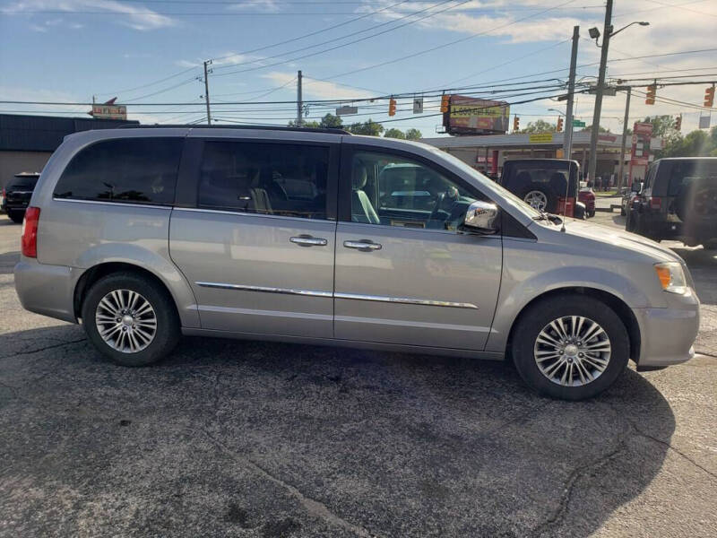 2013 Chrysler Town and Country Touring-L