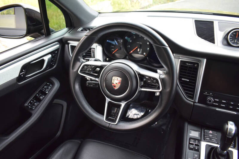 2017 Porsche Macan