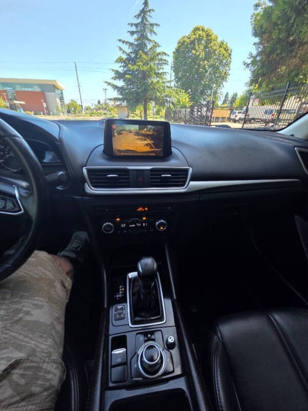 2018 Mazda MAZDA3 Touring