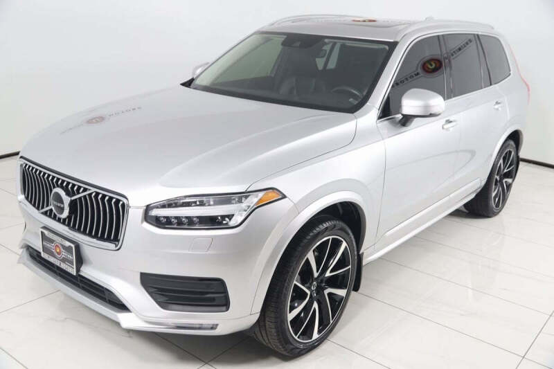 2022 Volvo XC90 T6 Momentum 7-Passenger
