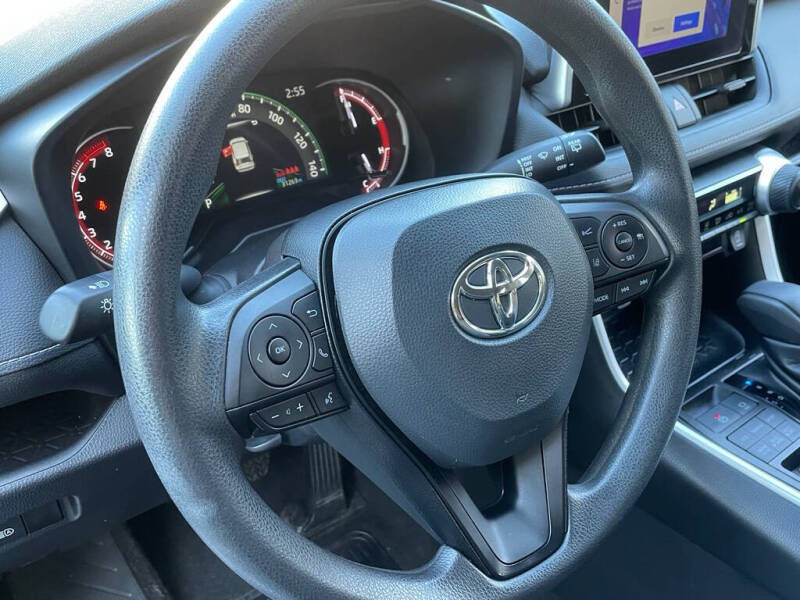 2023 Toyota RAV4 LE