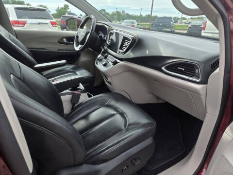 2017 Chrysler Pacifica Touring-L Plus