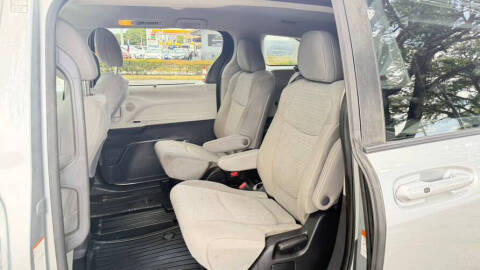 2022 Toyota Sienna LE 8-Passenger