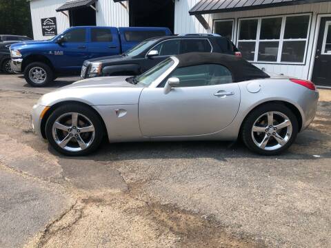 2006 Pontiac Solstice for sale at Monroe Auto's, LLC in Parsons TN