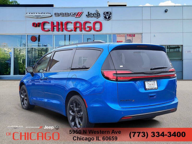2026 Chrysler Pacifica Select