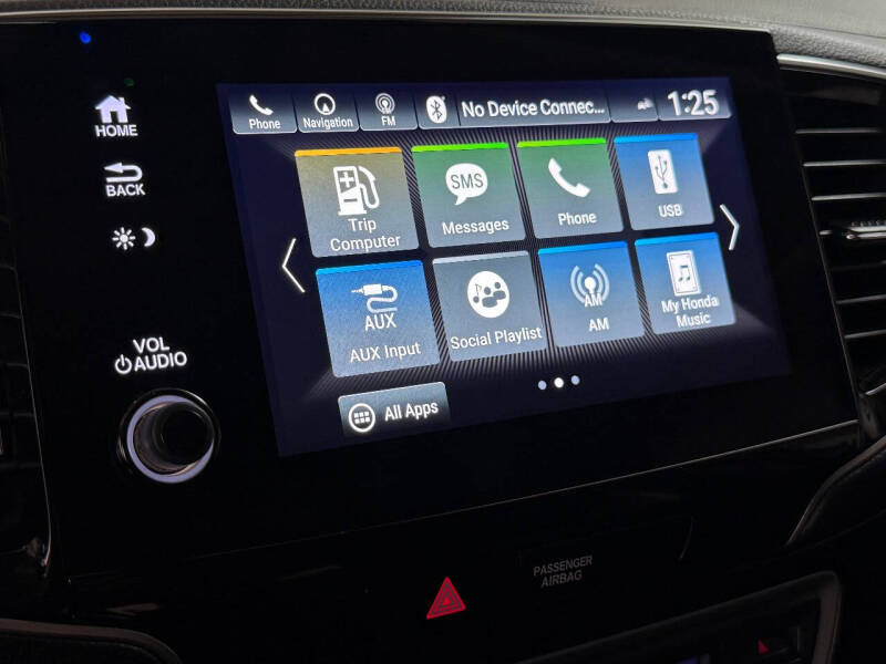 2019 Honda Pilot Touring w/Rear Captain's Chairs