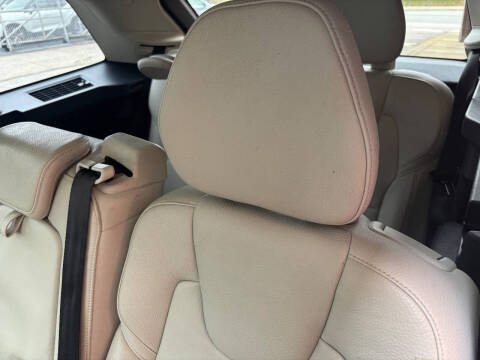 2016 Volvo XC90 T6 Momentum