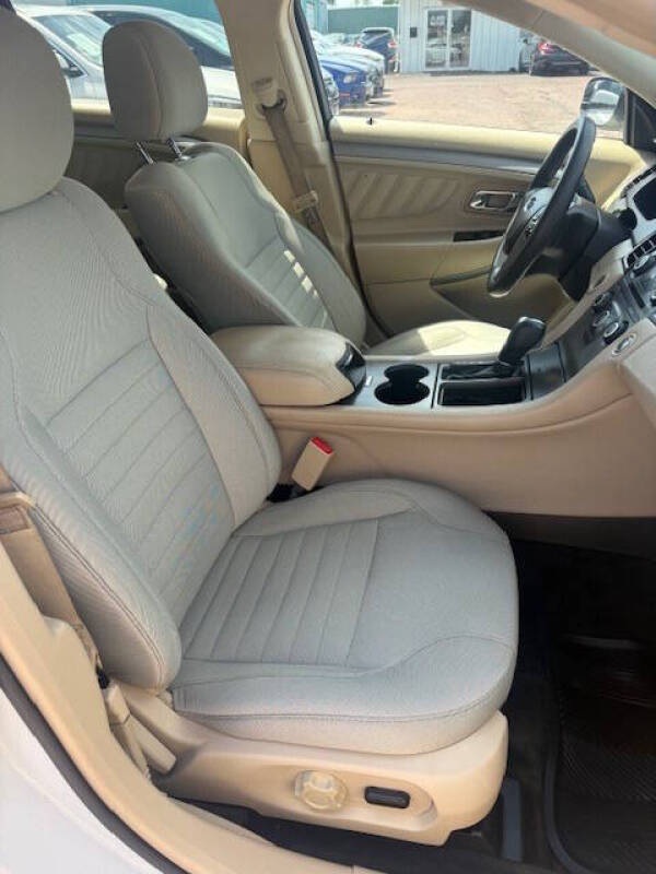 2016 Ford Taurus SE