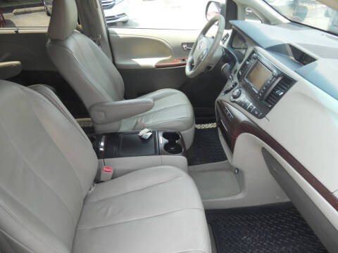 2012 Toyota Sienna XLE 7-Passenger