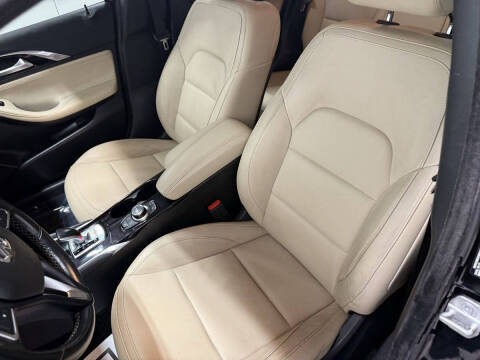 2018 Infiniti QX30 Luxury