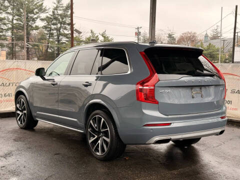 2020 Volvo XC90 T6 Momentum 6-Passenger
