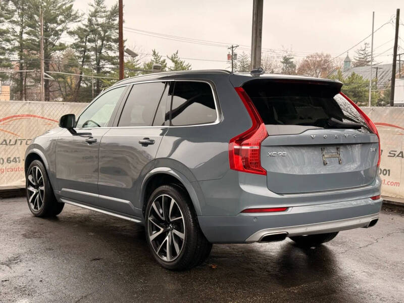2020 Volvo XC90 T6 Momentum 6-Passenger