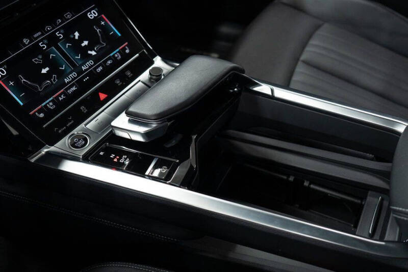 2021 Audi e-tron quattro Premium Plus