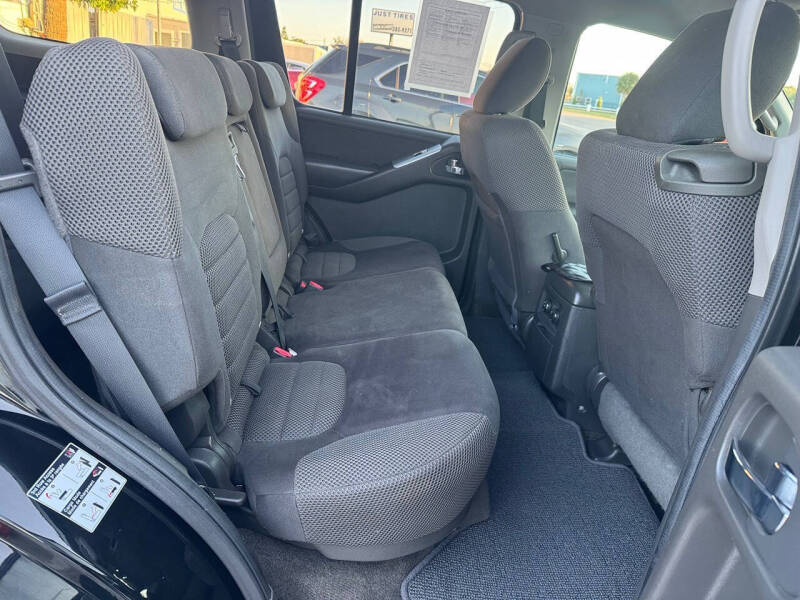 2011 Nissan Pathfinder SV