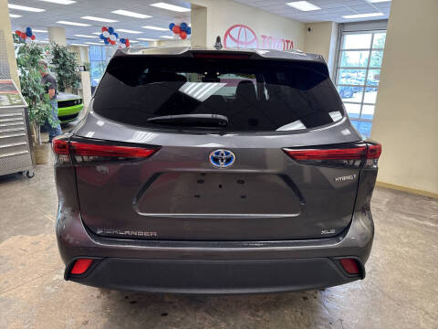 2022 Toyota Highlander Hybrid XLE