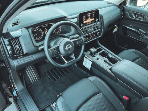 2025 Nissan Pathfinder S