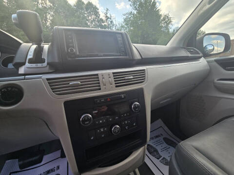 2011 Volkswagen Routan SEL