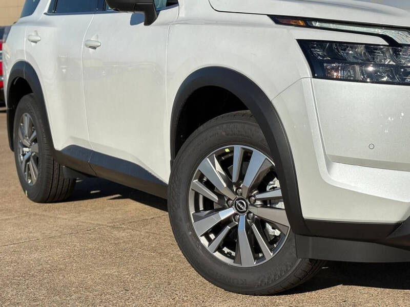 2025 Nissan Pathfinder SL