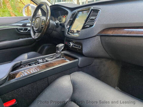 2016 Volvo XC90 T6 Momentum