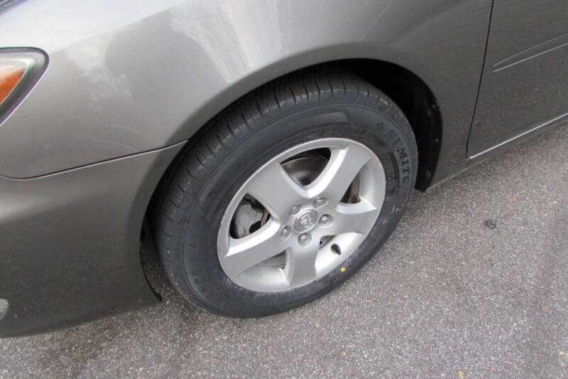 2005 Toyota Camry SE photo 10