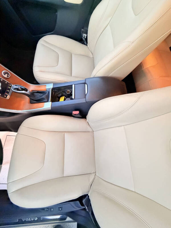 2016 Volvo XC60 T5 Drive-E Platinum