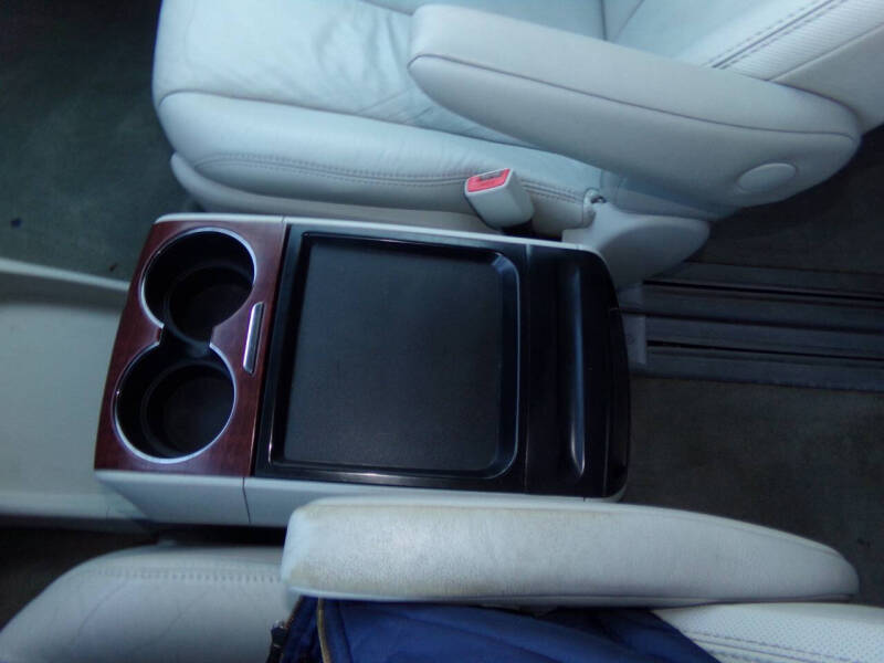 2011 Toyota Sienna XLE 7-Passenger Auto Access Seat