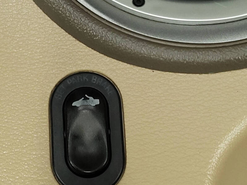 2004 Ford Mustang Deluxe