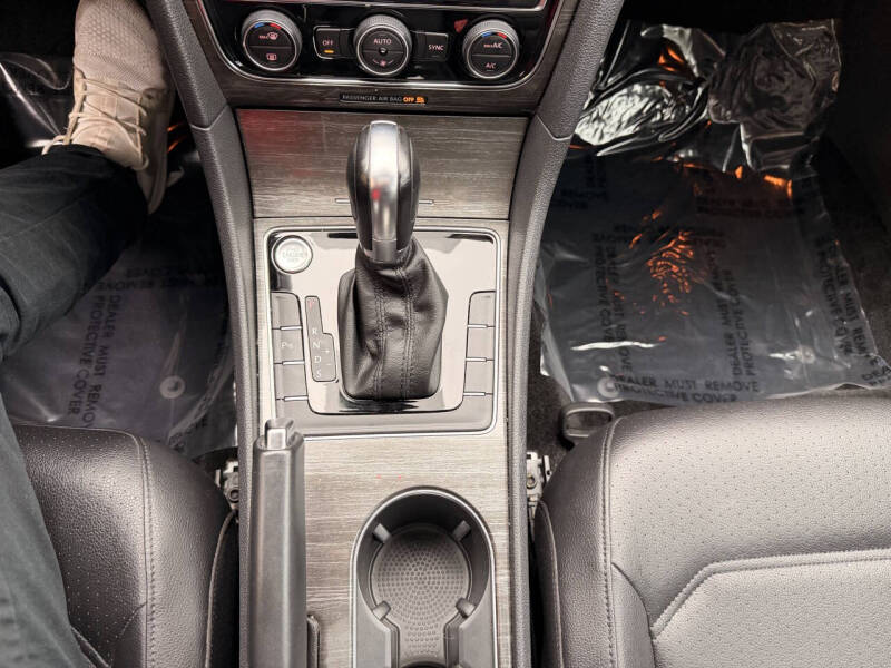 2017 Volkswagen Passat 1.8T SE