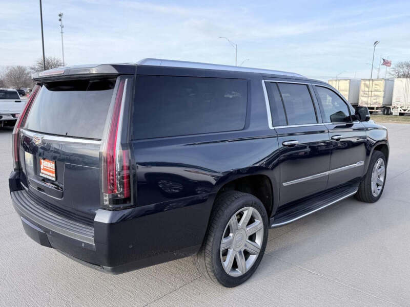 2017 Cadillac Escalade ESV Luxury