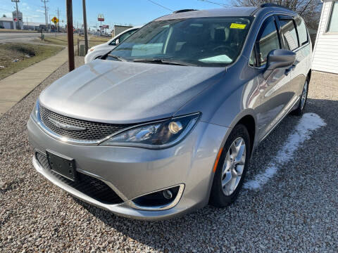2017 Chrysler Pacifica for sale at Jim Elsberry Auto Sales in Paris IL