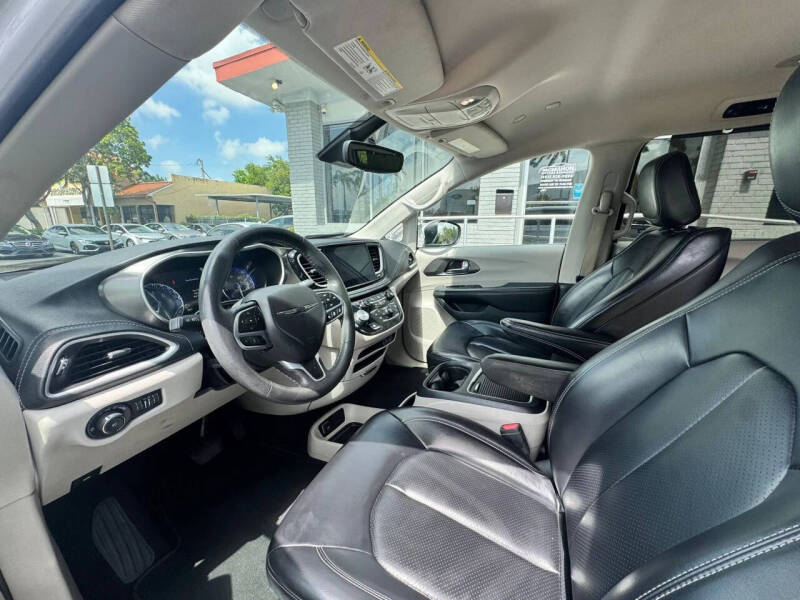 2023 Chrysler Pacifica Touring L