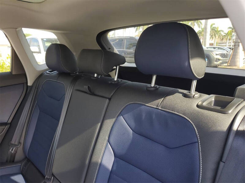 2025 Volkswagen Taos SEL 4Motion