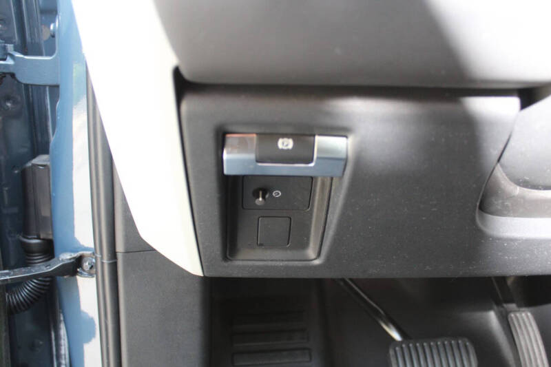 2023 Land Rover Defender 110 30th Anniversary Edition