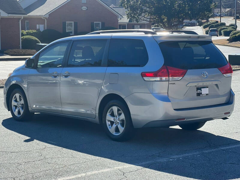 2012 Toyota Sienna null photo 10