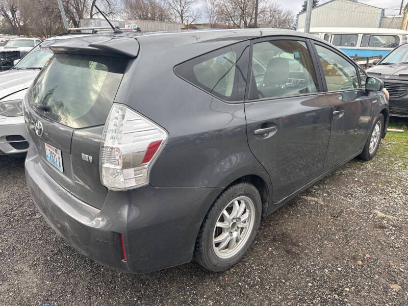 2013 Toyota Prius v Five