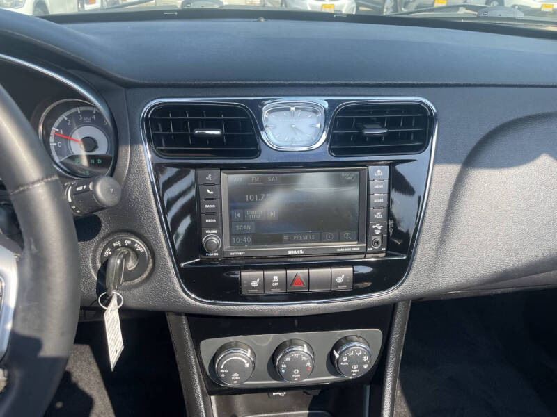 2014 Chrysler 200 Limited