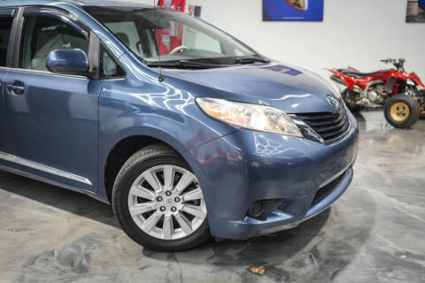 2013 Toyota Sienna LE 7-Passenger