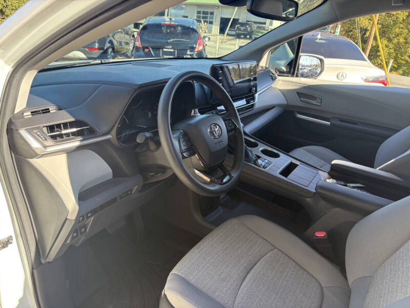 2022 Toyota Sienna LE 8-Passenger